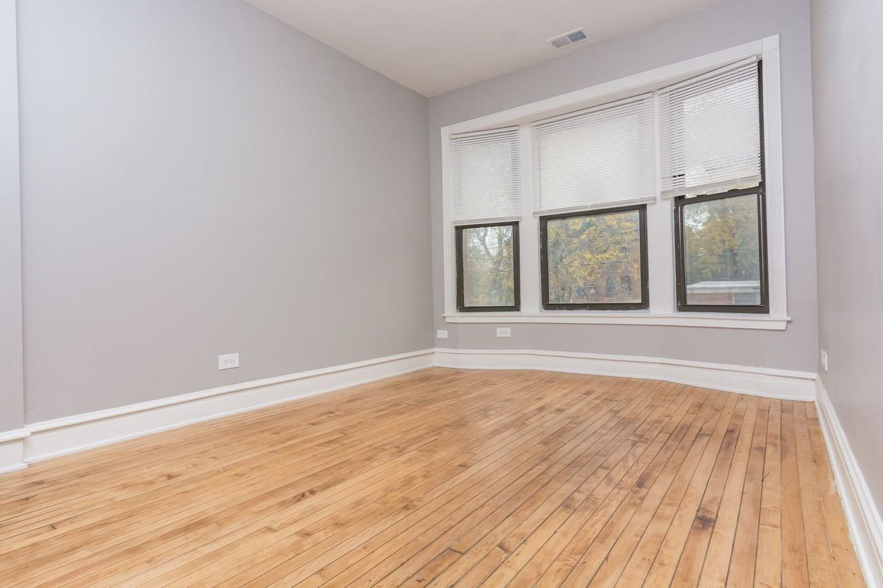 5050 S Laflin St - Photo 6 of 16