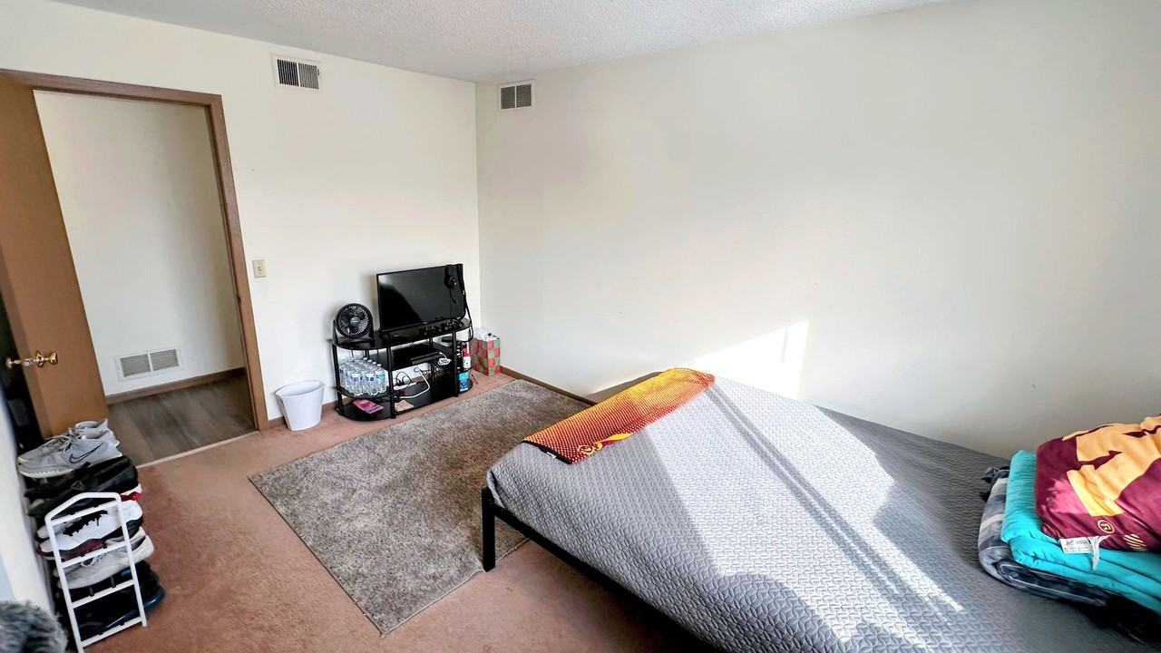 319-335 Saint Anthony Ave - Photo 4 of 18