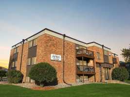 featured image of 904 16th St N