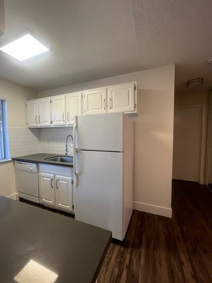 Oakview Apartments - Photo 6 of 25