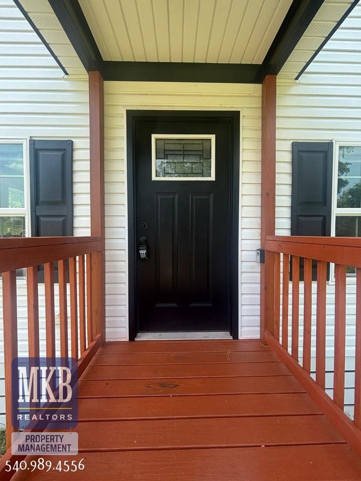 811 Montvue Rd - Photo 2 of 50