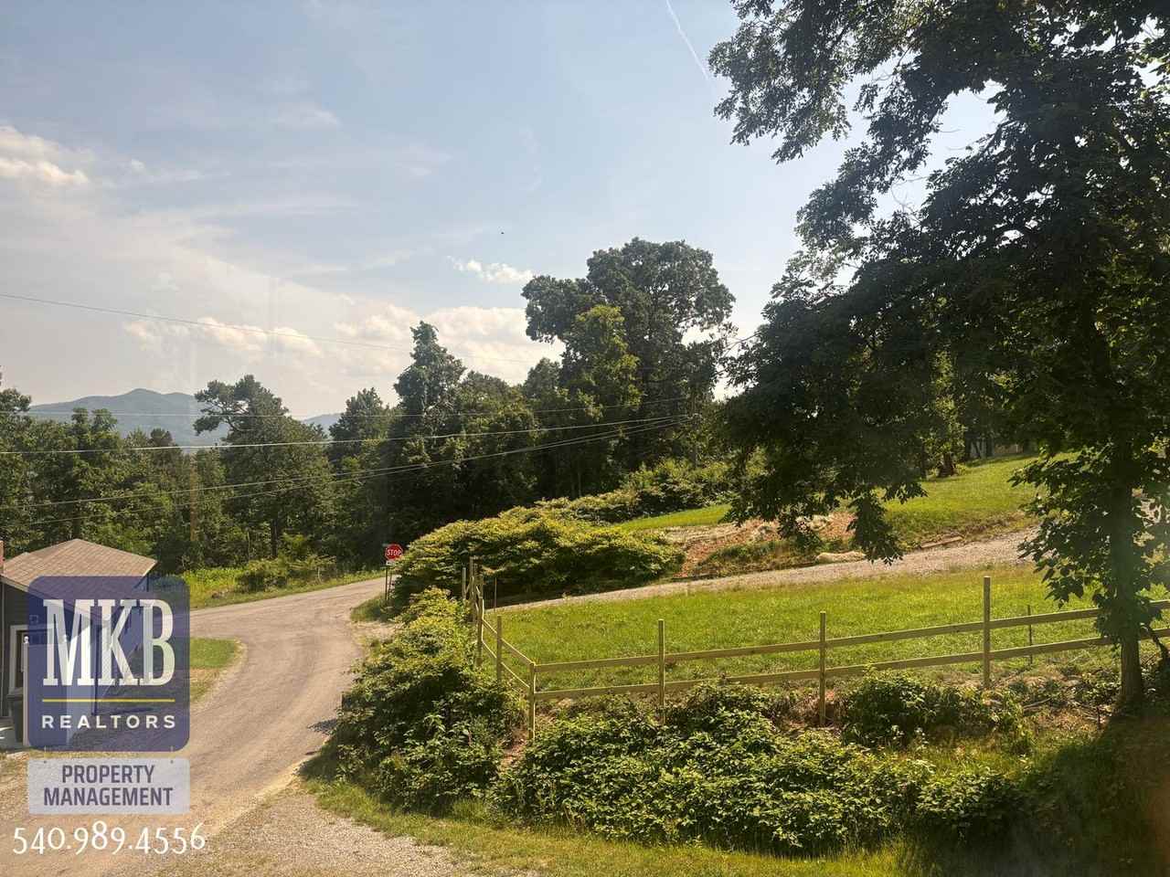 811 Montvue Rd - Photo 4 of 50
