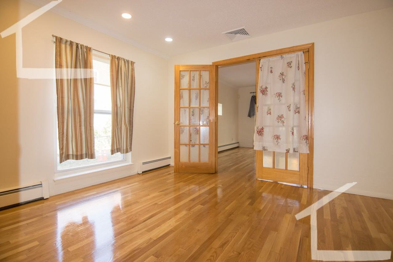 177 Thorndike St - Photo 4 of 17