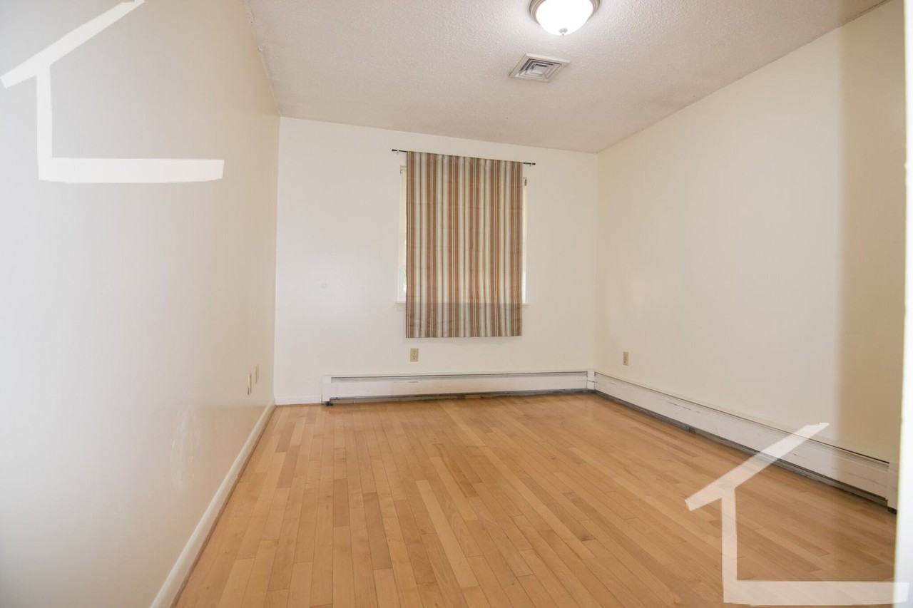 177 Thorndike St - Photo 6 of 17