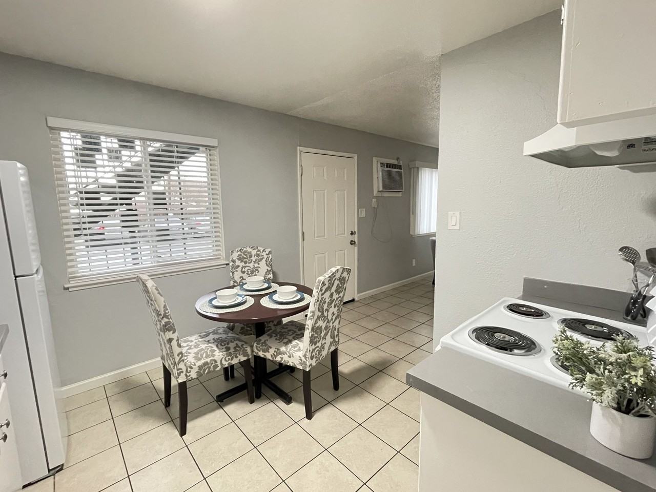 3544 Auburn Blvd - Photo 2 of 13