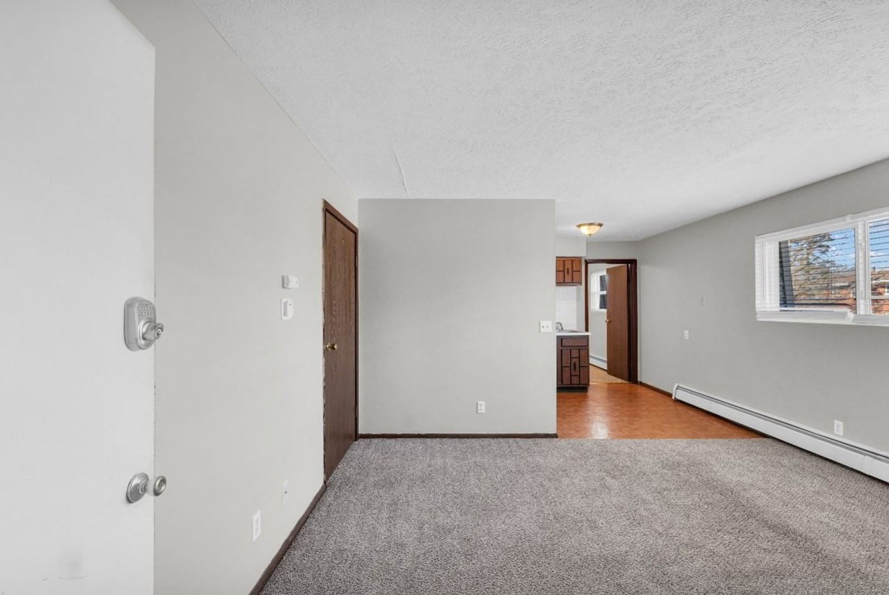 205 W. Shelbourne Drive - Photo 2 of 11