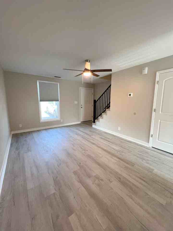 530 Hietts Lane - Photo 4 of 50