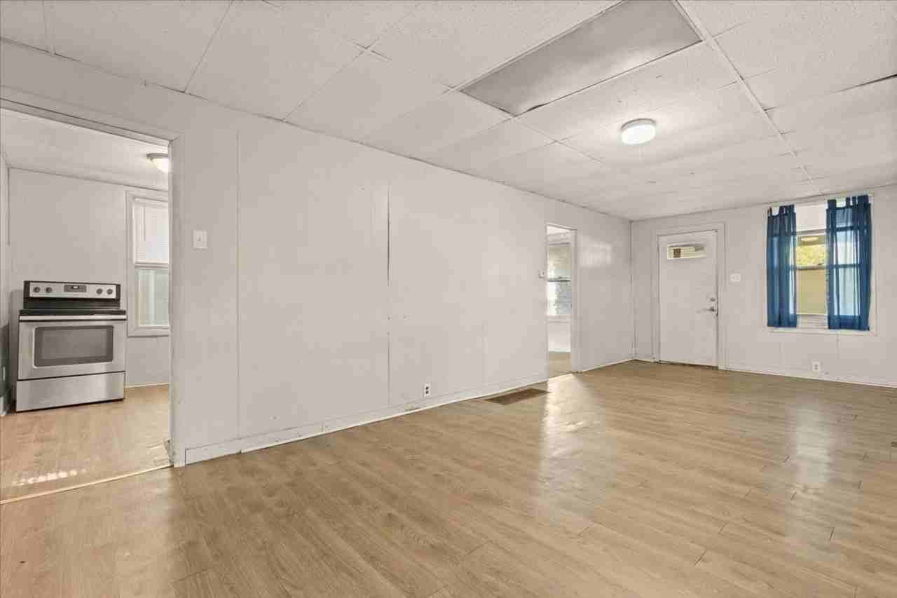 3115 Chelsea Ave - Photo 3 of 17