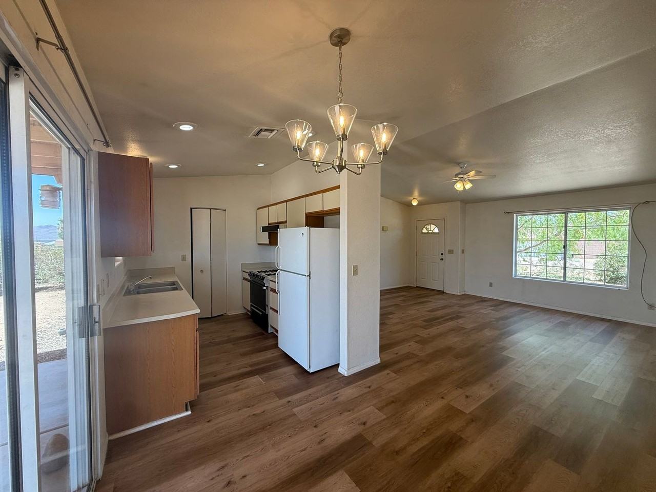 7778 E Pioneer Dr - Photo 3 of 11