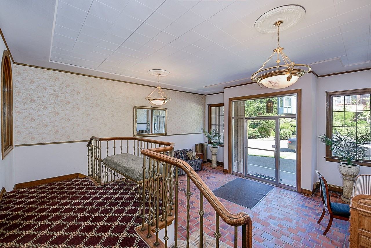 Hillcrest Apartments - Photo 4 of 12