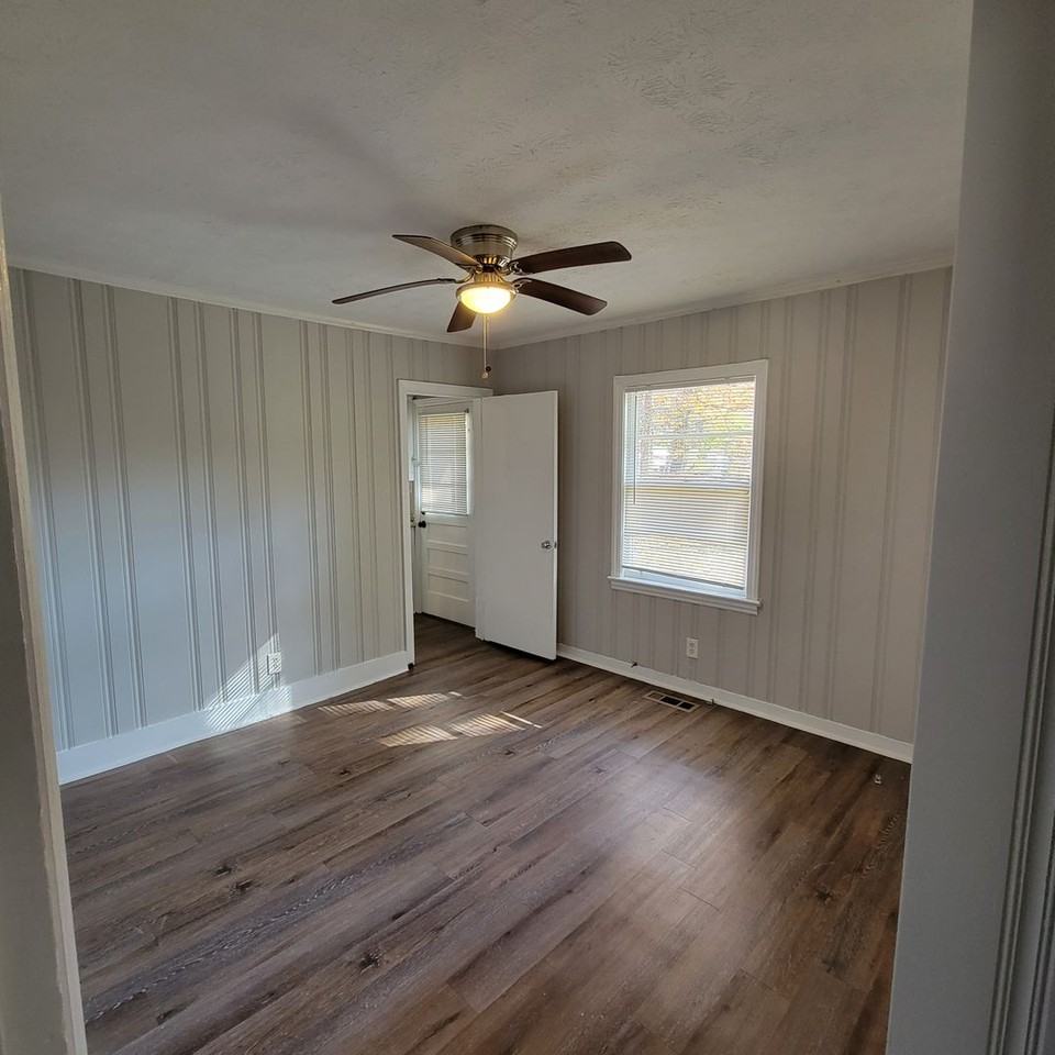 3960 Trask Dr - Photo 3 of 16