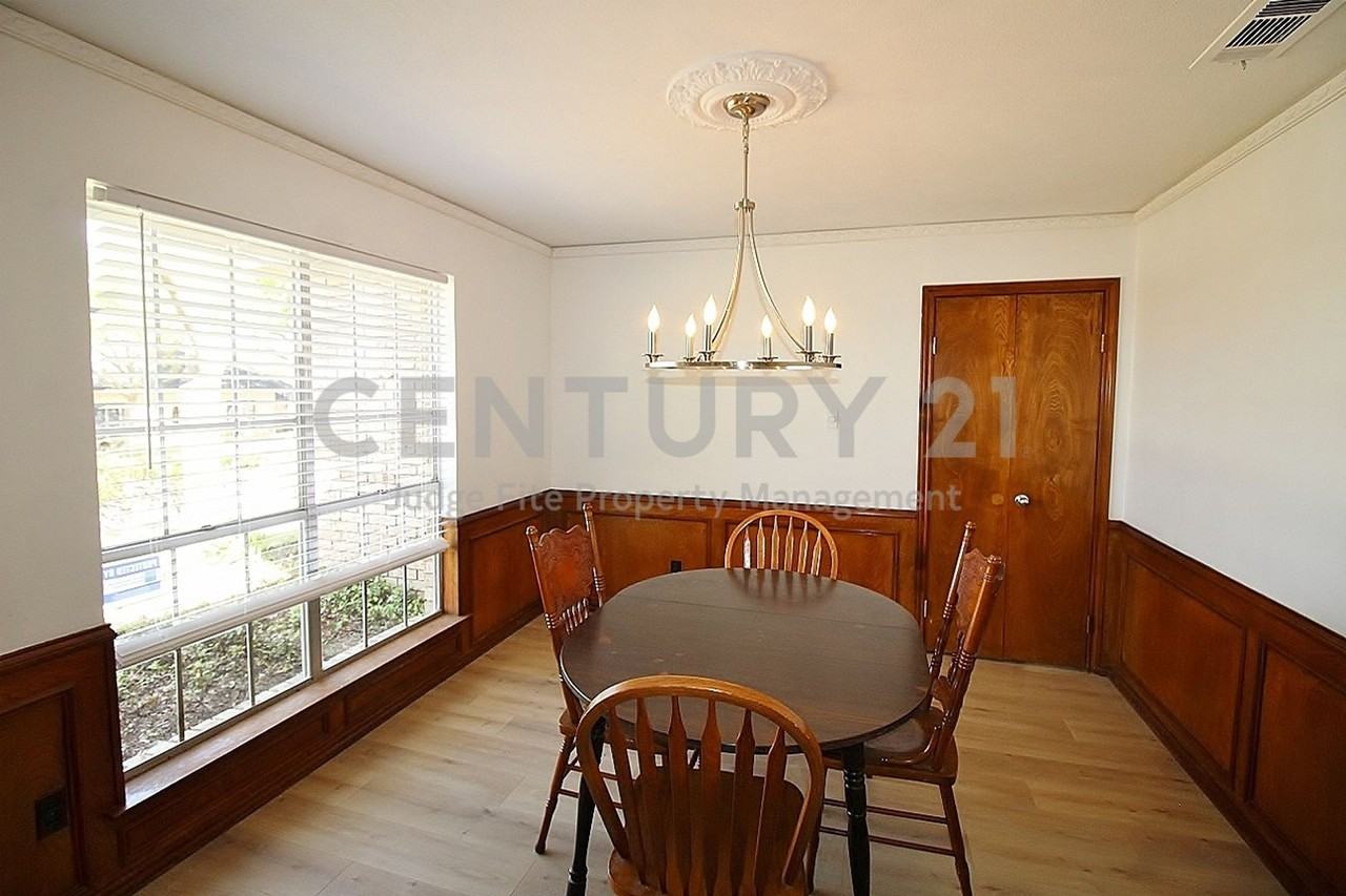 6014 Lakeshore Dr - Photo 3 of 11