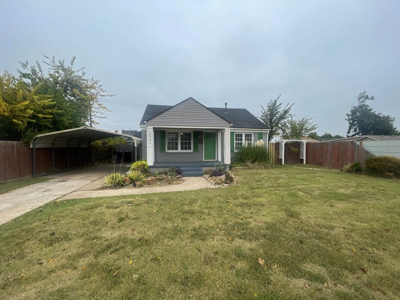 2927 Nw 22nd St - Photo 4 of 14