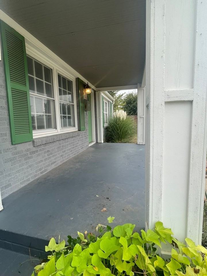 2927 Nw 22nd St - Photo 5 of 14