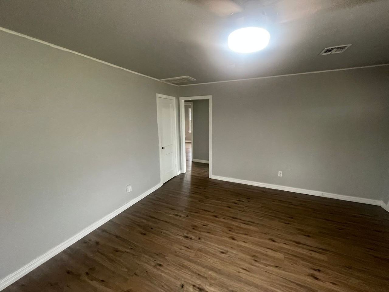 2927 Nw 22nd St - Photo 6 of 14
