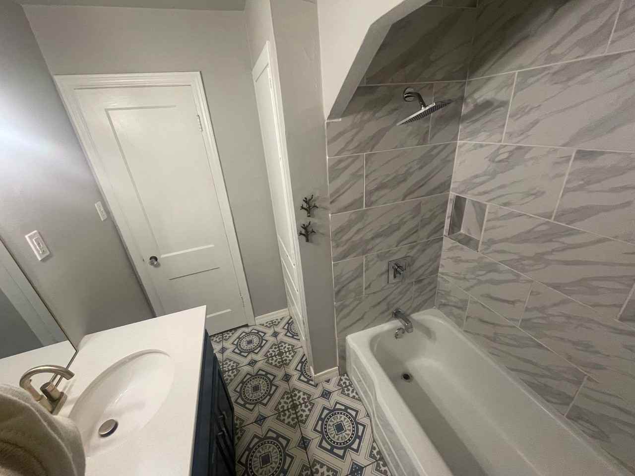 2927 Nw 22nd St - Photo 5 of 14