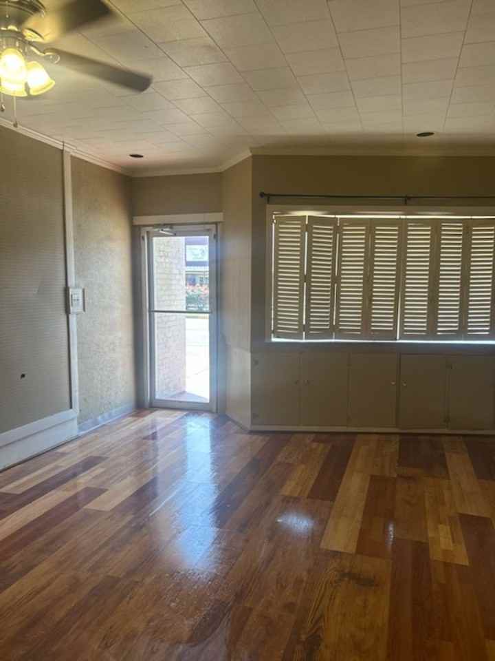 317 N Cushing Ave - Photo 2 of 10