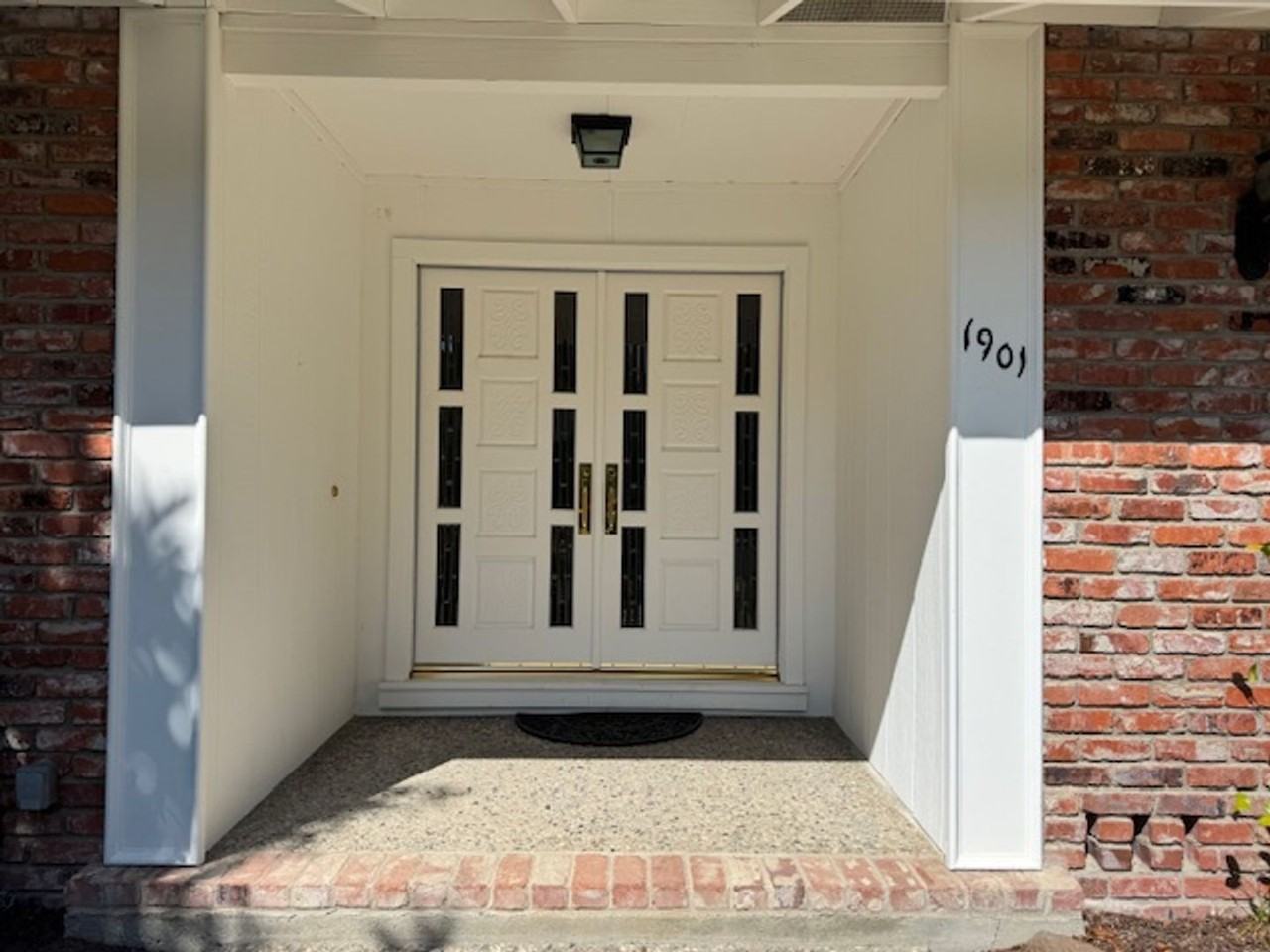 1901 Park Meadow Dr - Photo 2 of 32