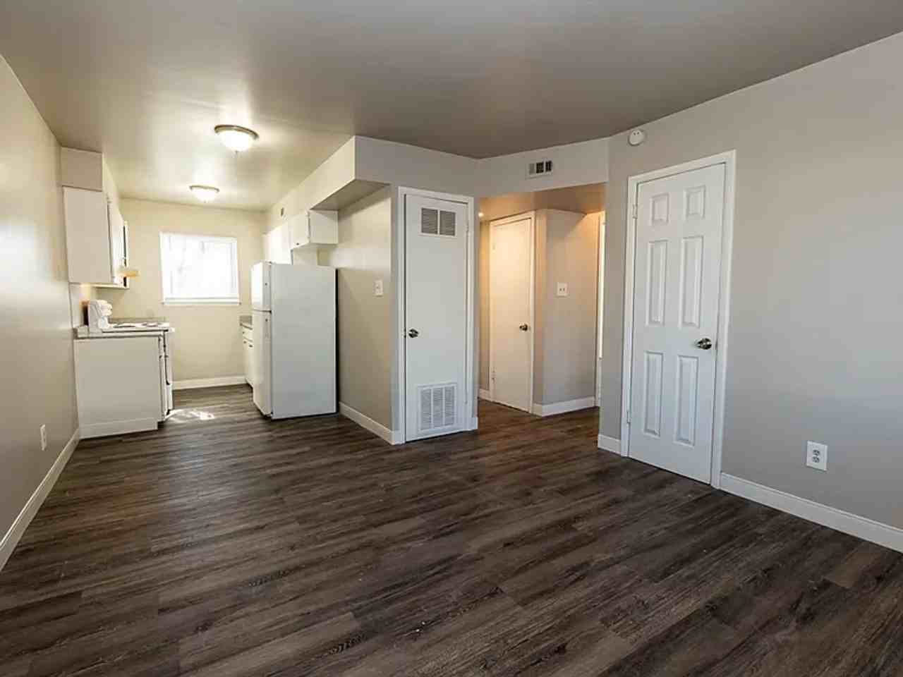 Evanston Apartments - Photo 2 of 40