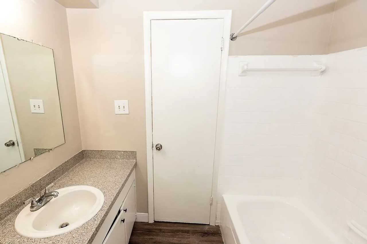 Evanston Apartments - Photo 6 of 40