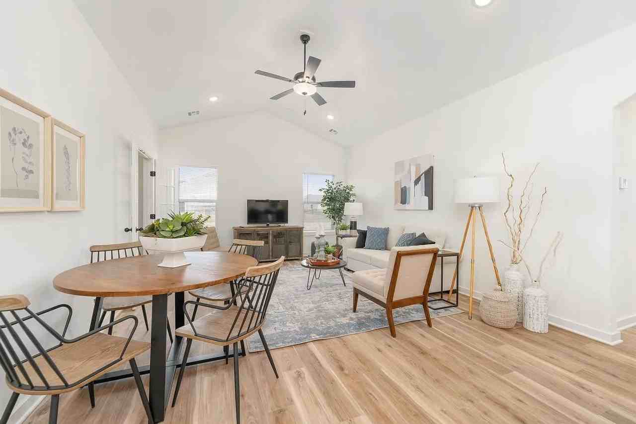 2141 E Elk Ridge Ave - Photo 2 of 18