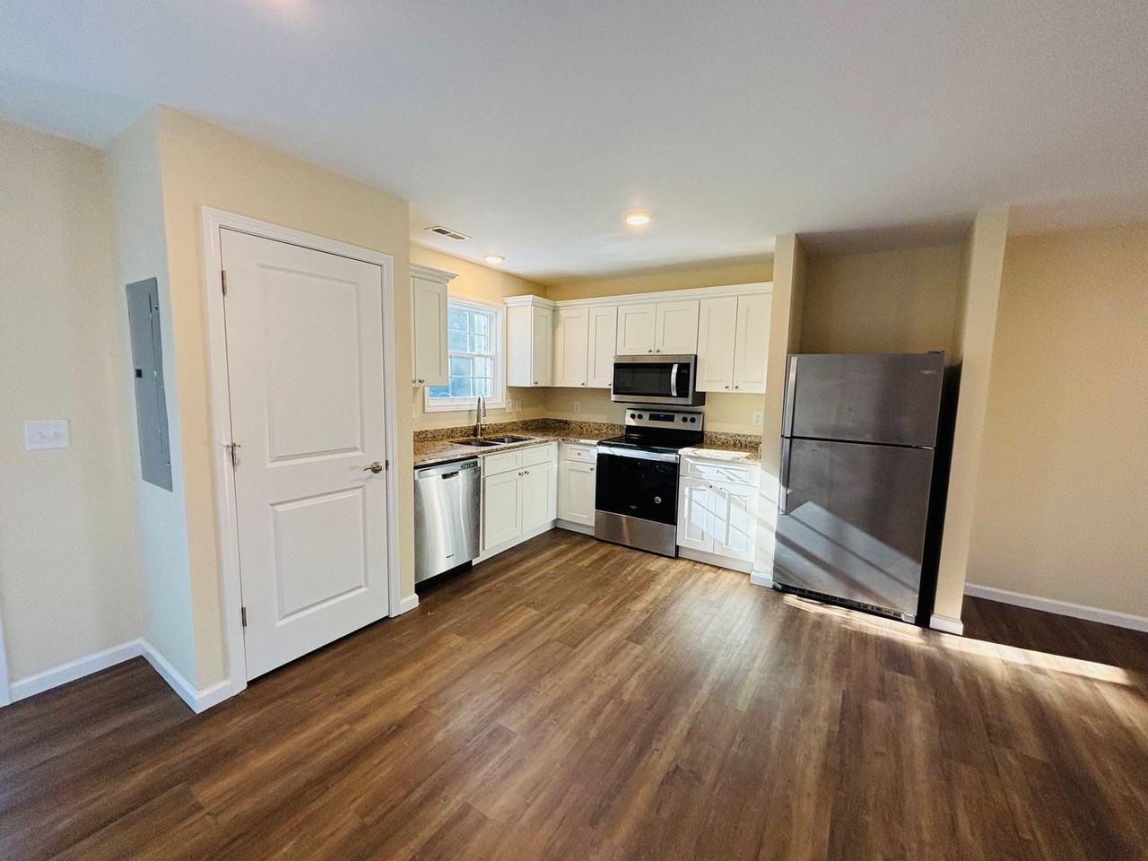 175 Craig St - Photo 2 of 17