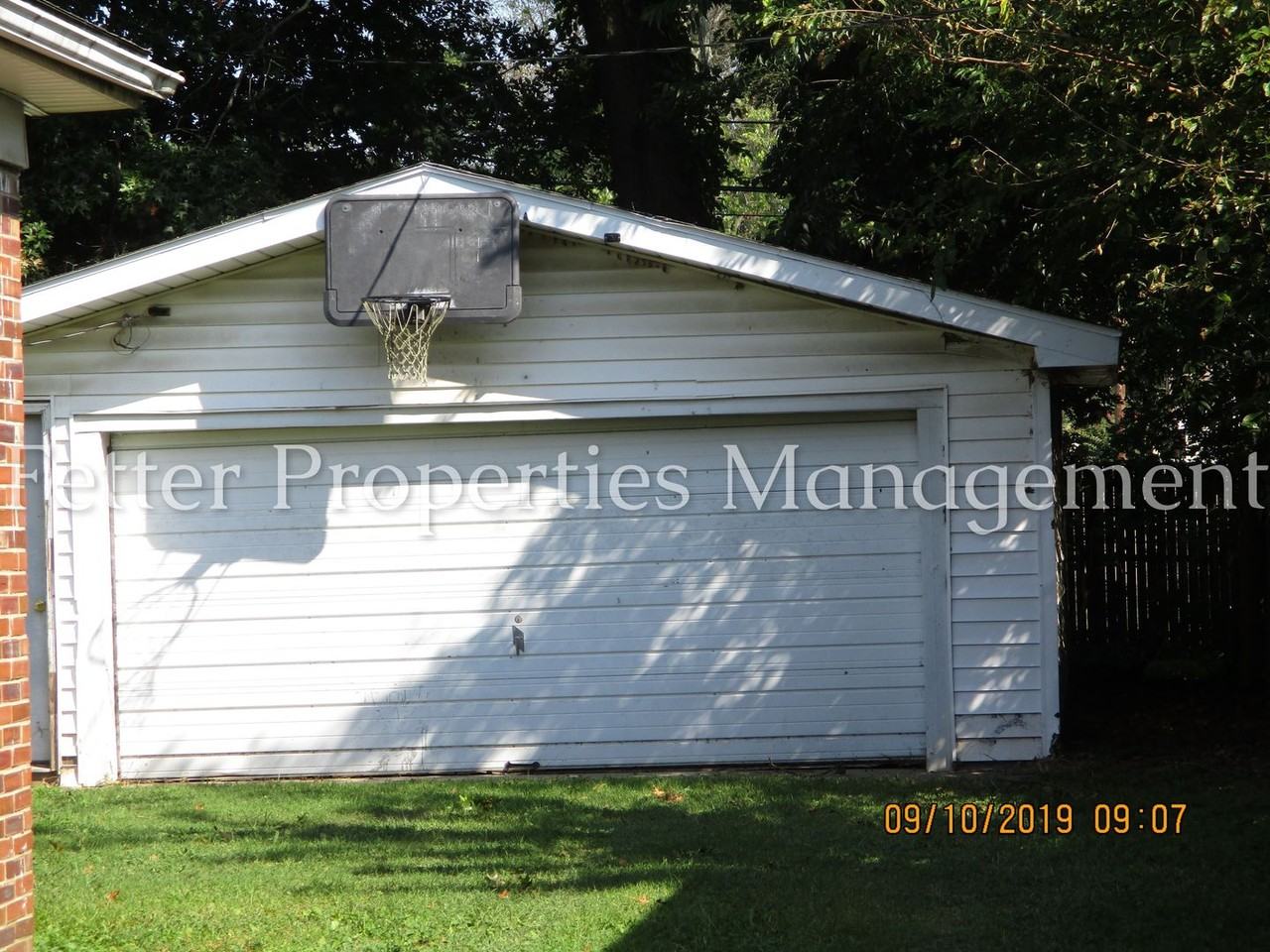 2118 Covert Ave - Photo 3 of 4