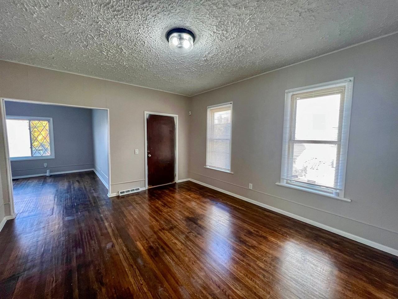 422 Seward St - Photo 2 of 11