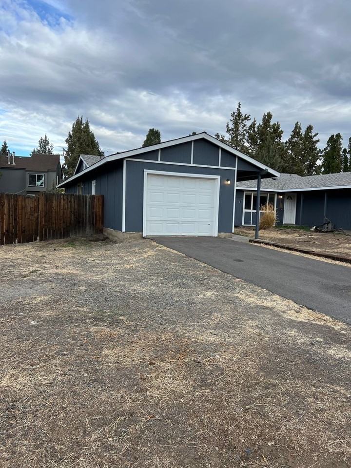 2044 Ne Purcell Blvd - Photo 2 of 11