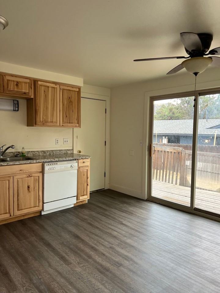 2044 Ne Purcell Blvd - Photo 6 of 11