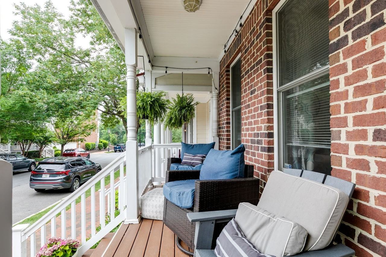 702 S Laurel St - Photo 3 of 17