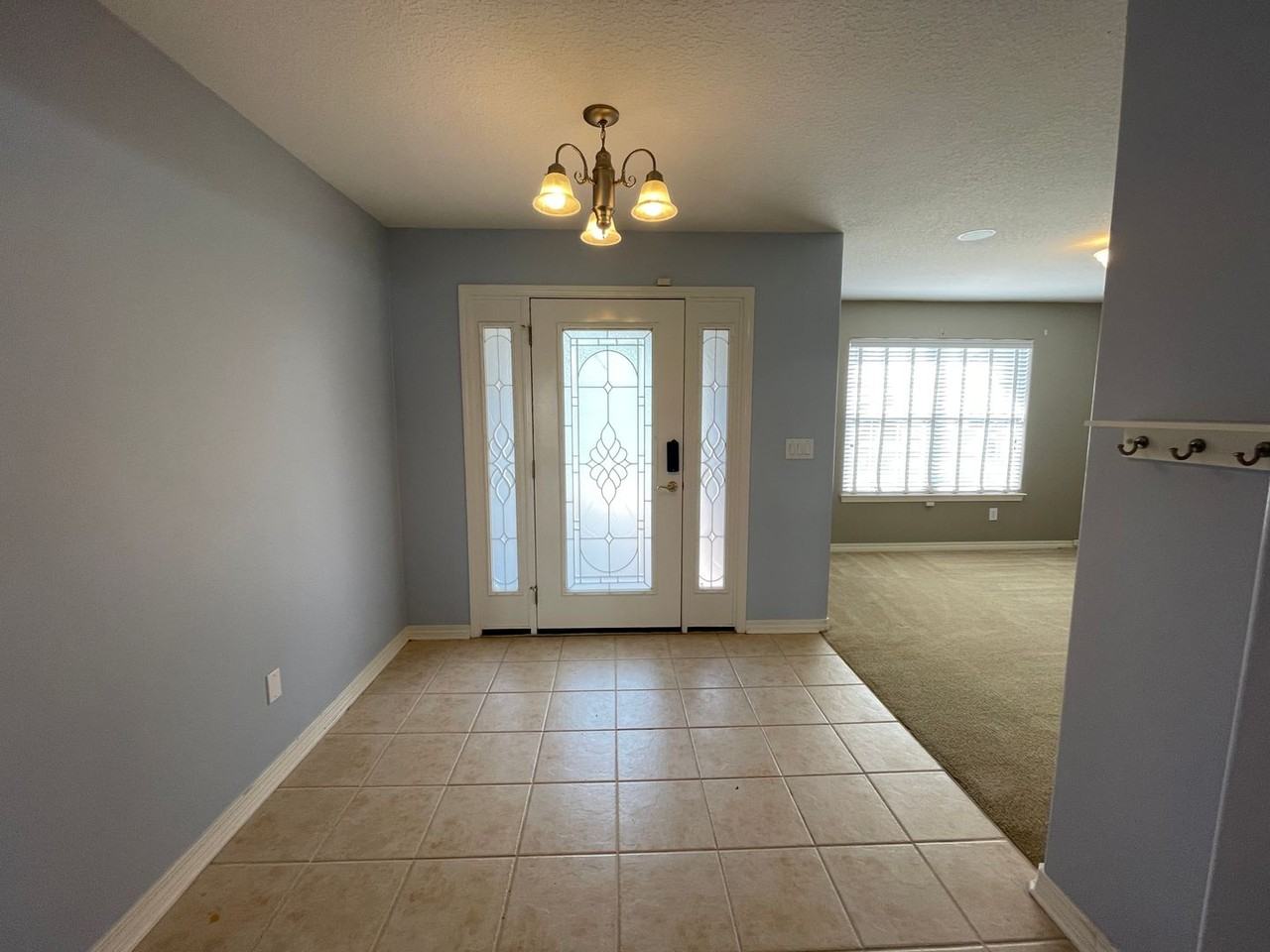 216 Oxford Ave - Photo 3 of 33