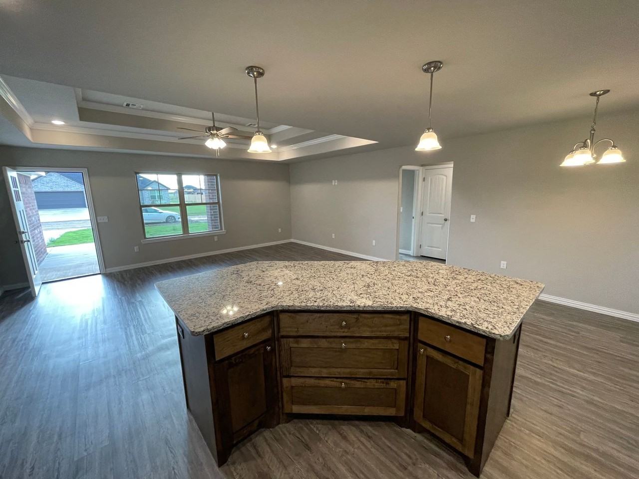 32 Huntington Beach St - Photo 4 of 12