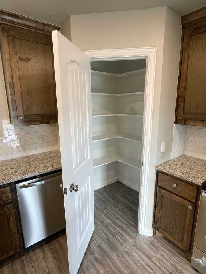 32 Huntington Beach St - Photo 5 of 12