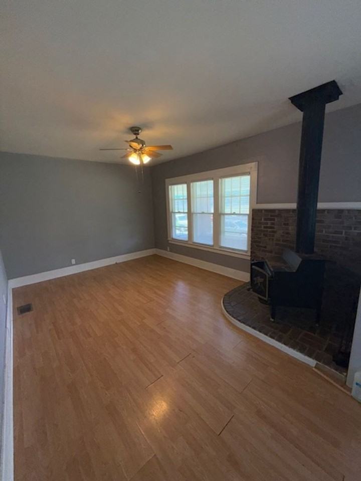 1409 John St - Photo 2 of 9