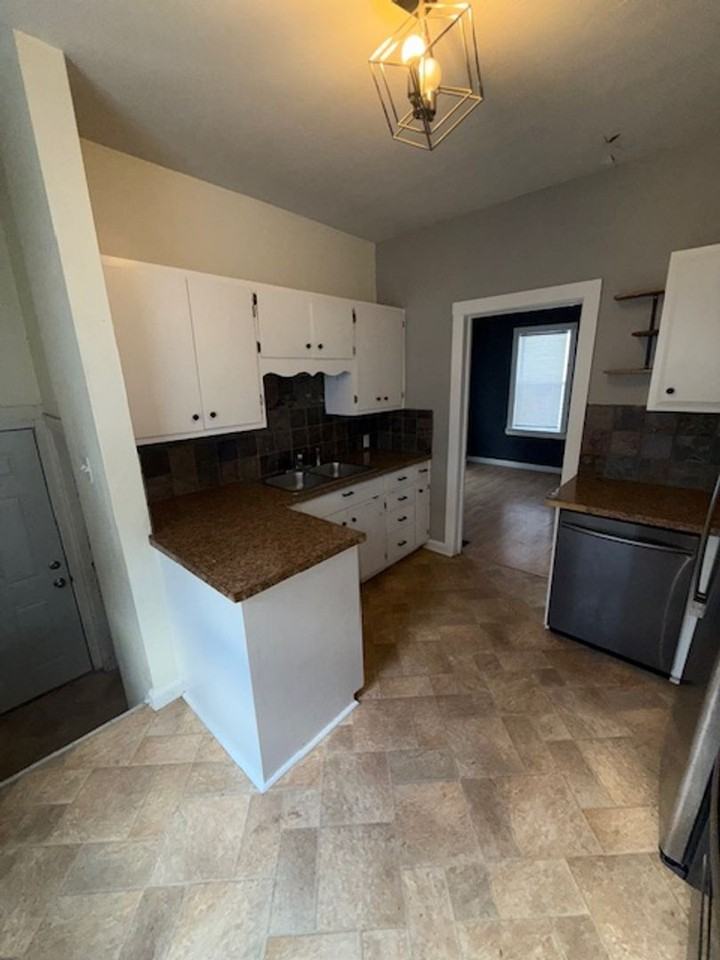 1409 John St - Photo 3 of 9