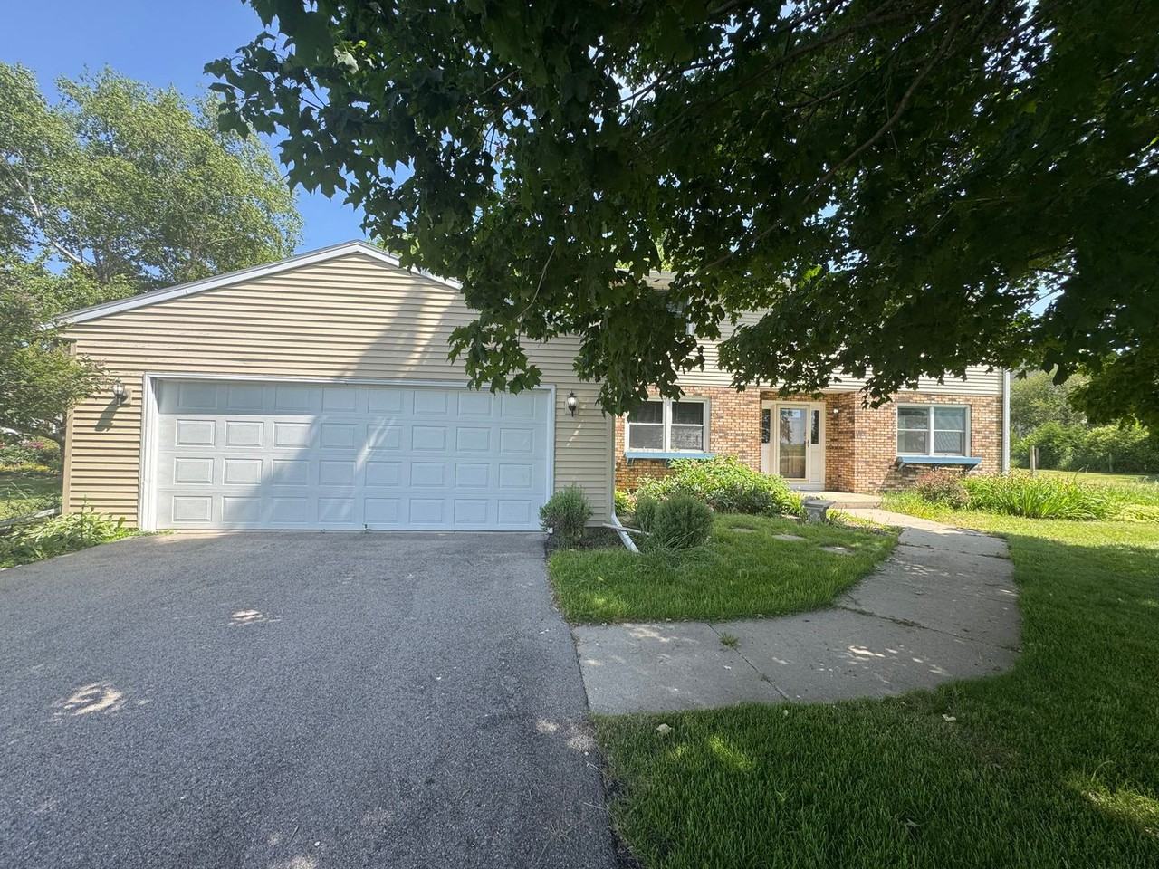 8625 E County Road A - Photo 2 of 50