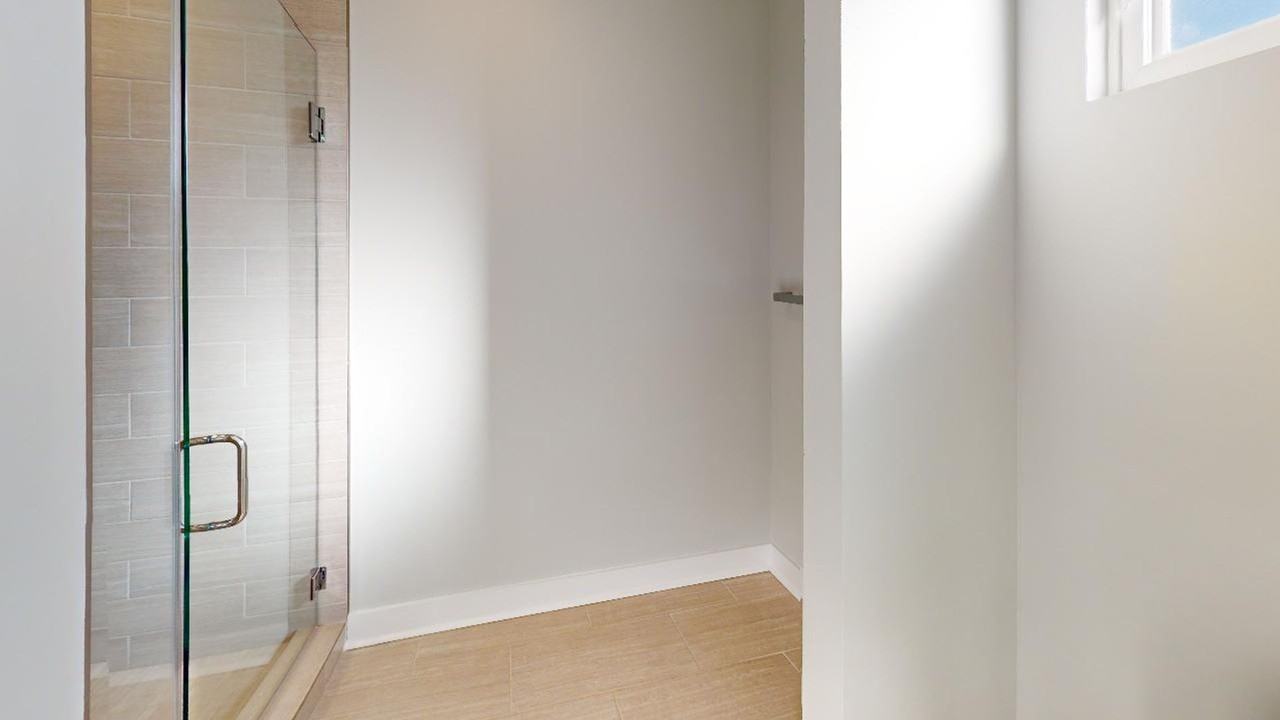 423 Coxe Ave - Photo 4 of 7