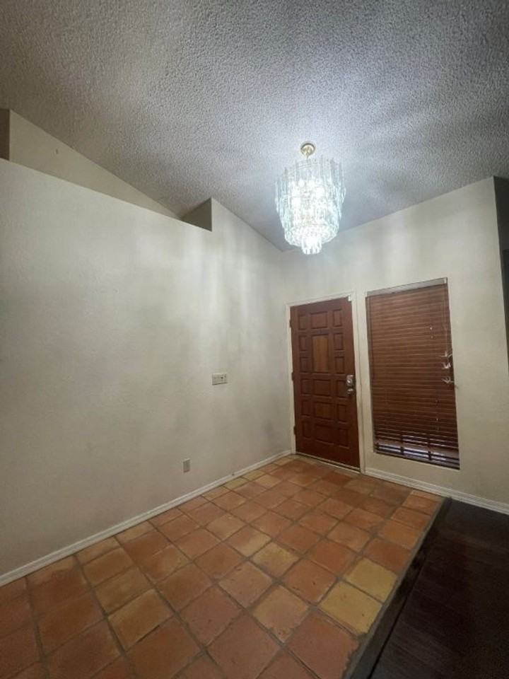 6049 W Grandview Rd - Photo 3 of 18