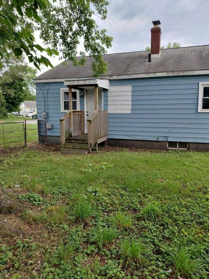 3220 Vermont Pl - Photo 2 of 11