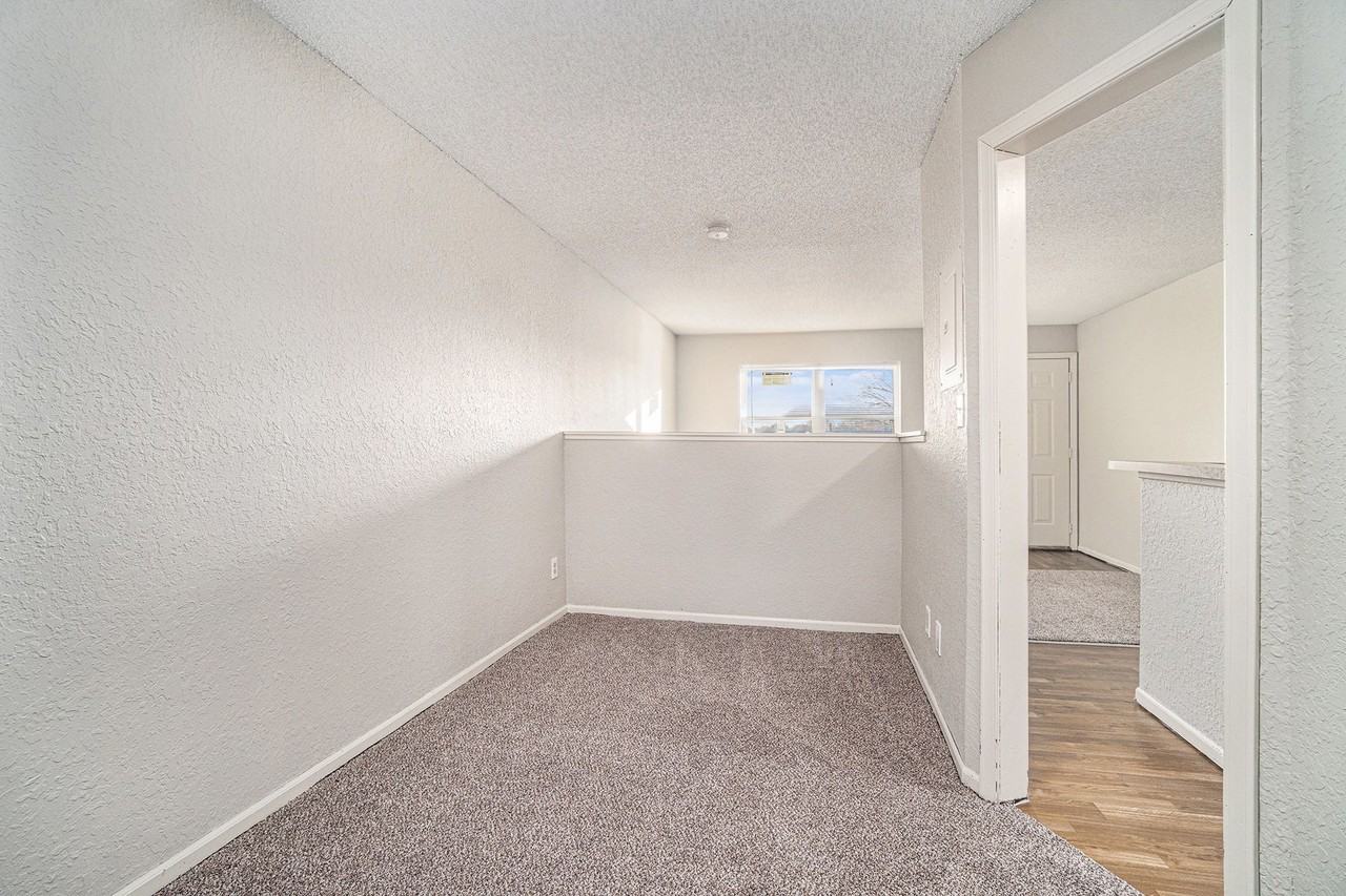 Gladstone Studios - Photo 6 of 39