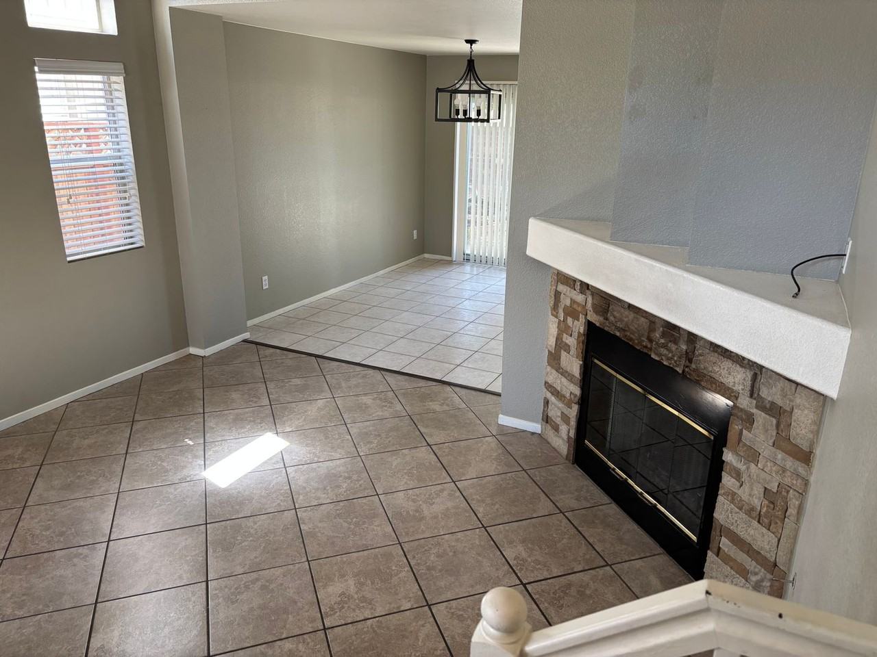 8212 Shannon Oak Ln - Photo 2 of 20