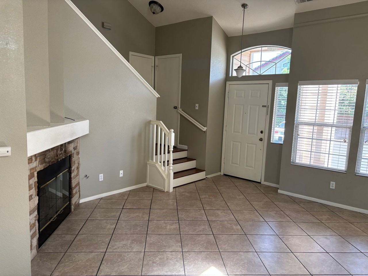 8212 Shannon Oak Ln - Photo 3 of 20