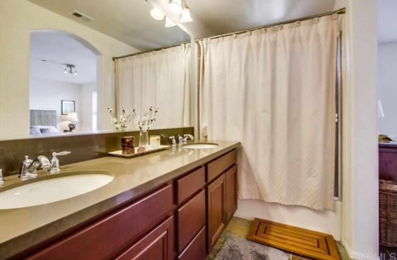 2281 Huntington Point Rd - Photo 2 of 11