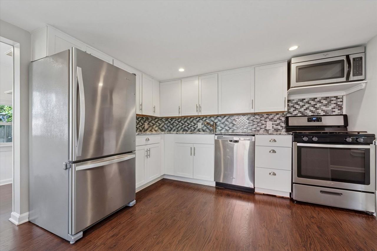 509 E Barnard St - Photo 2 of 19