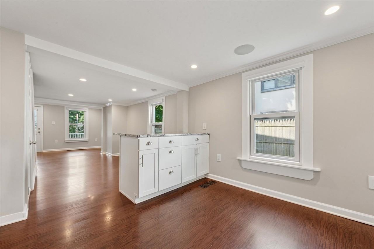 509 E Barnard St - Photo 3 of 19