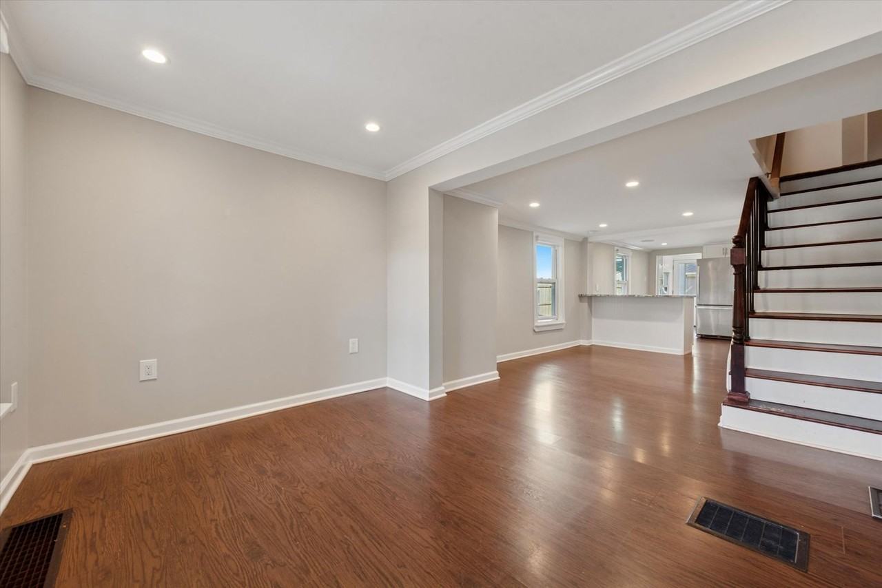 509 E Barnard St - Photo 5 of 19