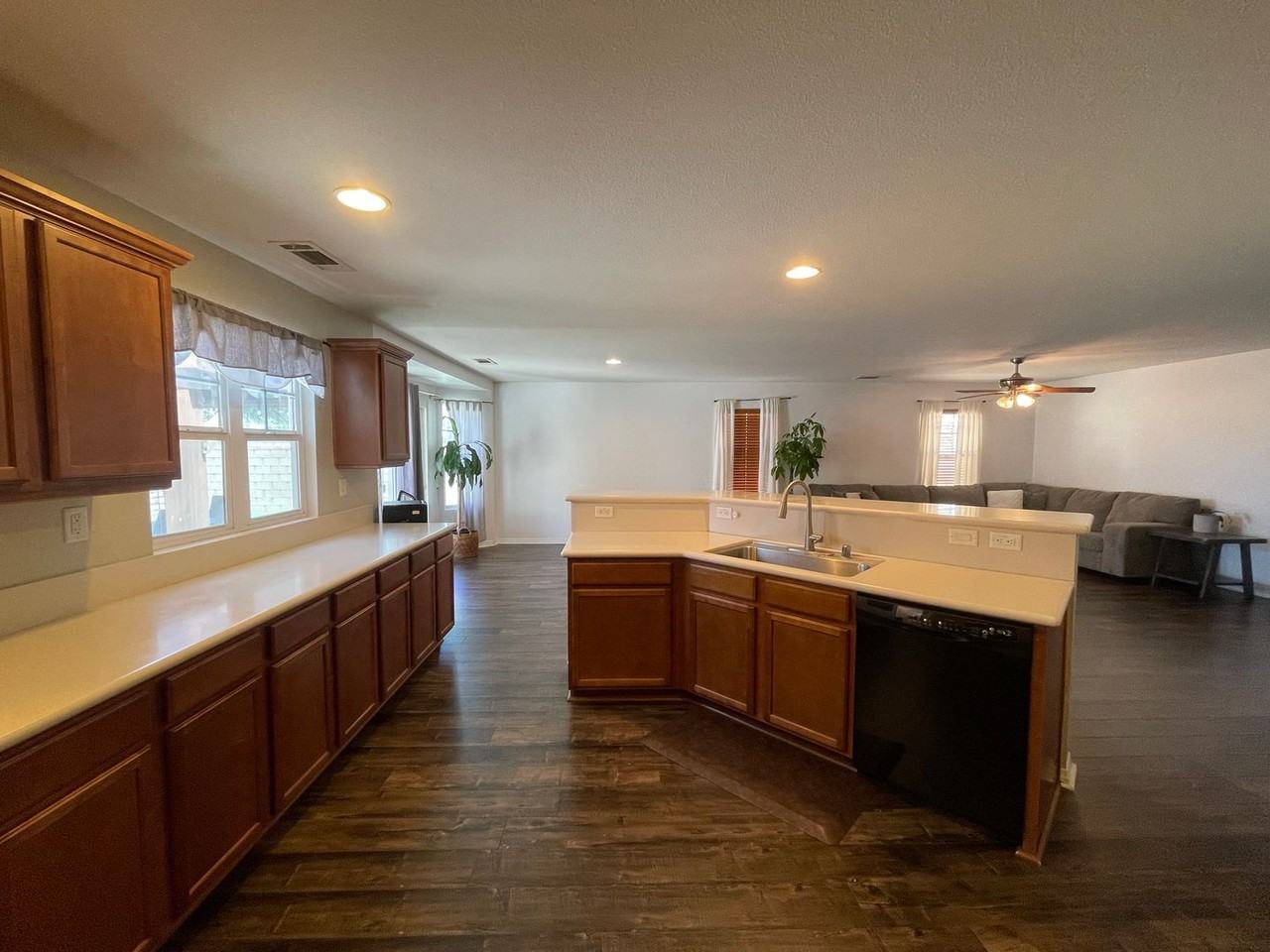 43115 Rucker St - Photo 7 of 23