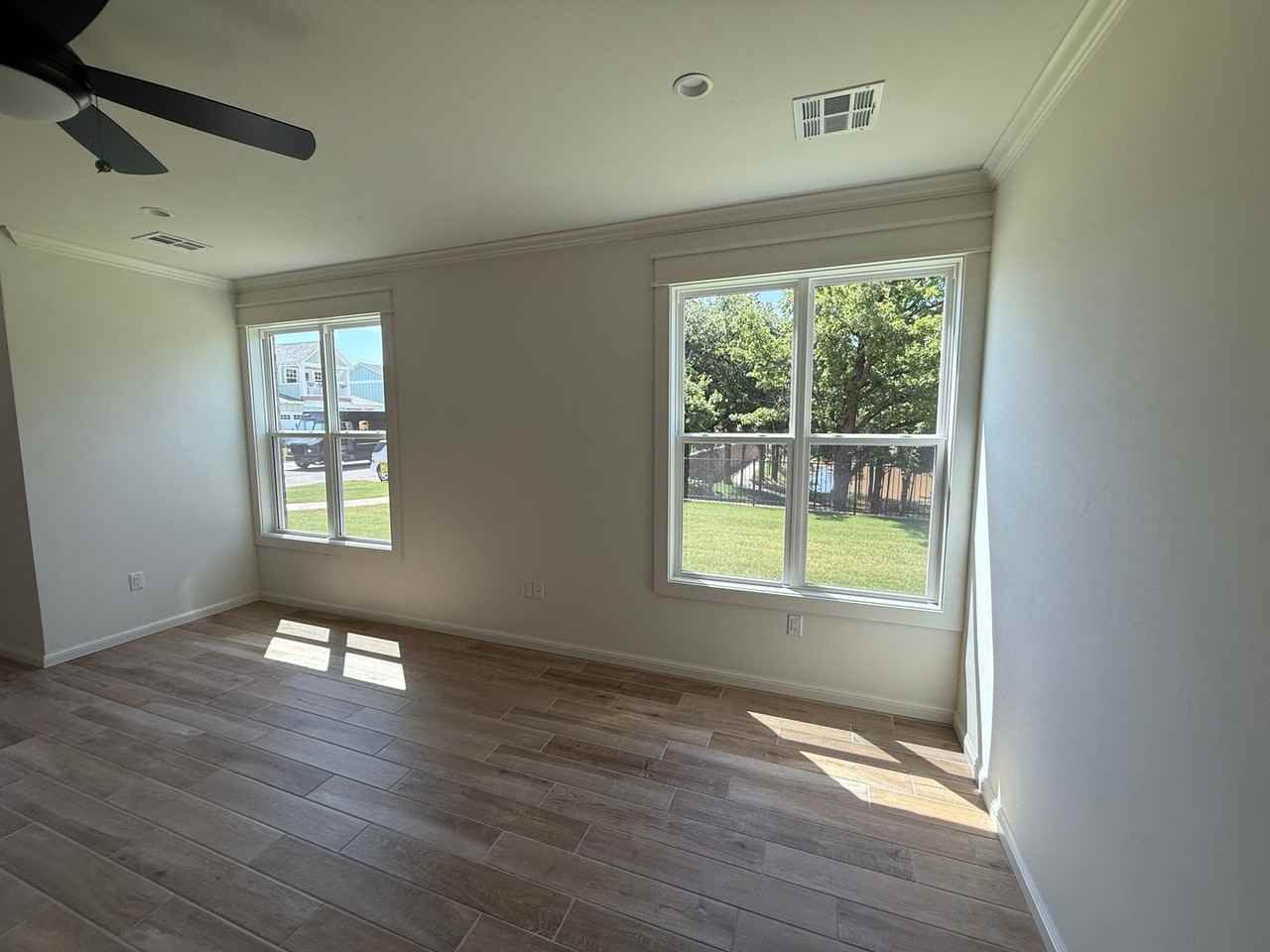 701 Montauk Way - Photo 6 of 44