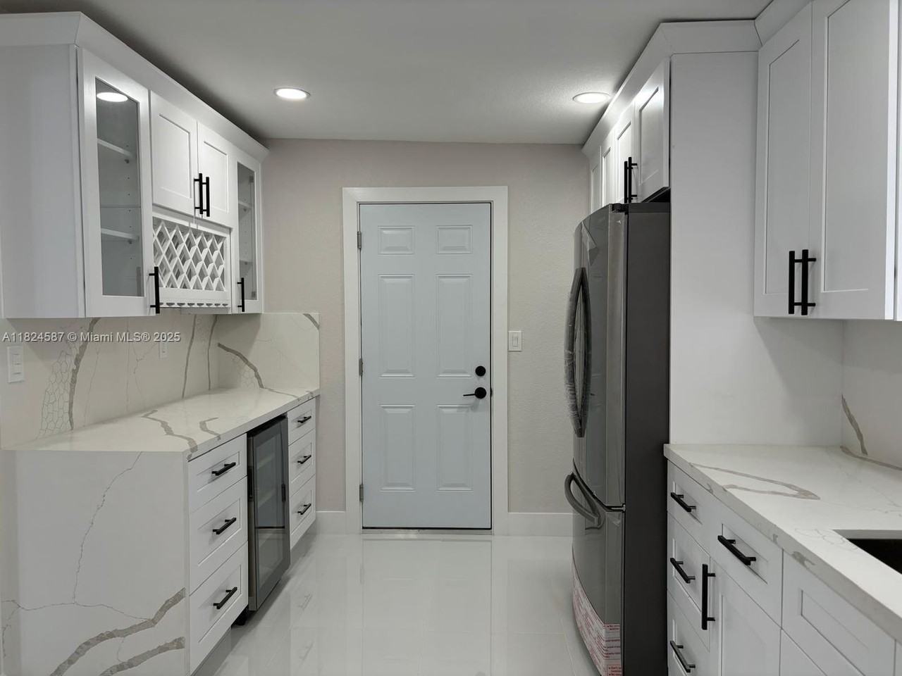 3609 Sw 23rd St - Photo 3 of 14